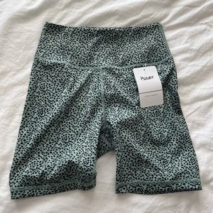 PERSIT XS Women’s High Waisted Workout Biker Shorts with pocket - new with tags